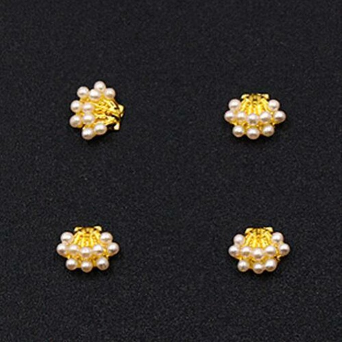 仕　様 サイズ約6×7mm材　質合金製 入　数 10ヶ 注意事項 商品の一部には、生産過程上において、歪み・メッキムラ・色ムラ・サビ・多少の柄ずれなどある場合があります。ご返品とご交換は出来かねますので、予めご了承の上ご購入ください。ご理解・ご協力をお願い申し上げます。