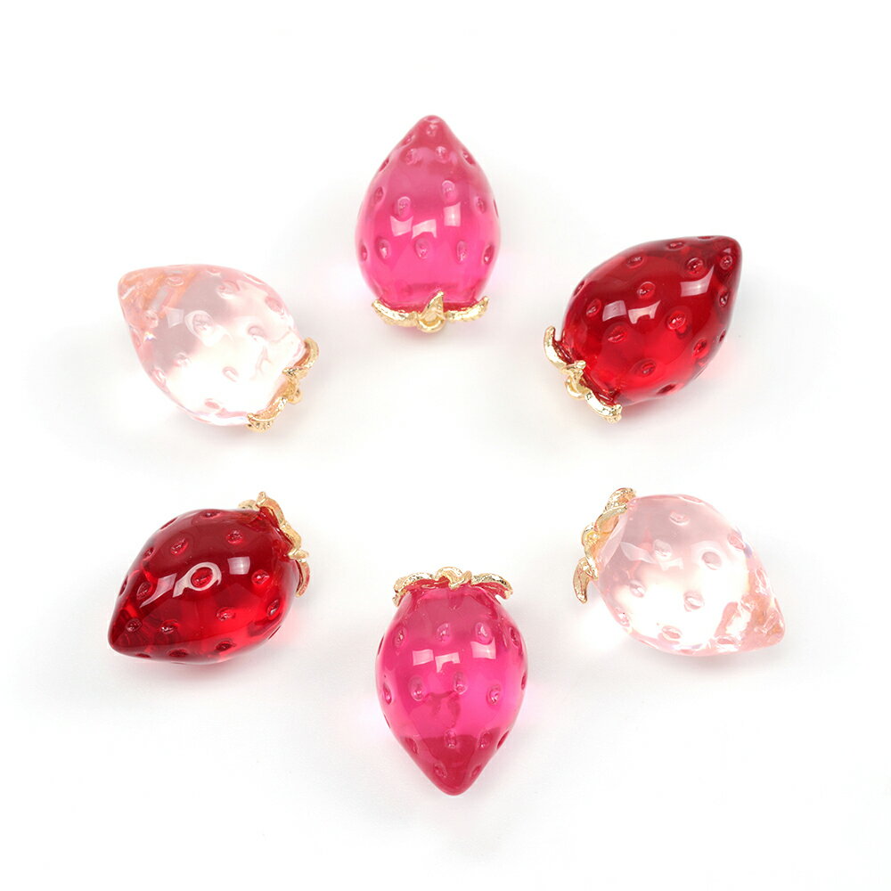 即日発送！いちごチャーム クリア苺チャーム イチゴ ストロベリー いちごパーツ フルーツチャーム 1カン 約14×22mm（4ヶ）