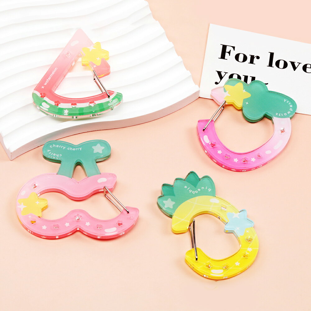 即日発送！アクリルカラビナ チェリー スイカ いちご パイナップル型 推し活 アクリルキーホルダー 約6.8×7.2cm（1ヶ）