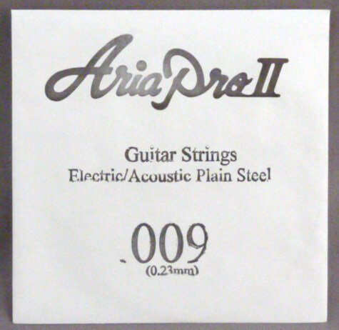 アコースティックギター・エレキギターのプレーンスチール弦です。 今や主な国内メーカーの弦でも中国製がほとんどですが、この弦はMEIDE IN USAです。 予備としてにケースに常備しておいてはいかが。 重量　約10g(パッケージ、梱包含む) この商品のみの代引き発送は不可(他の品と合わせてある程度の金額(2000円以上)になれば代引きでも受け付けさせていただきます) モニターにより、色の見え方が実際の商品と異なることがございます 。 普通郵便の発送をご希望の方は必ず下記の内容をご確認ください。