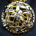 【訳あり】小さなお花をモチーフにし、その中央に小さなスワロフスキーを使用した金属ボタン 釦(G-50158) CPB-086 20mm
