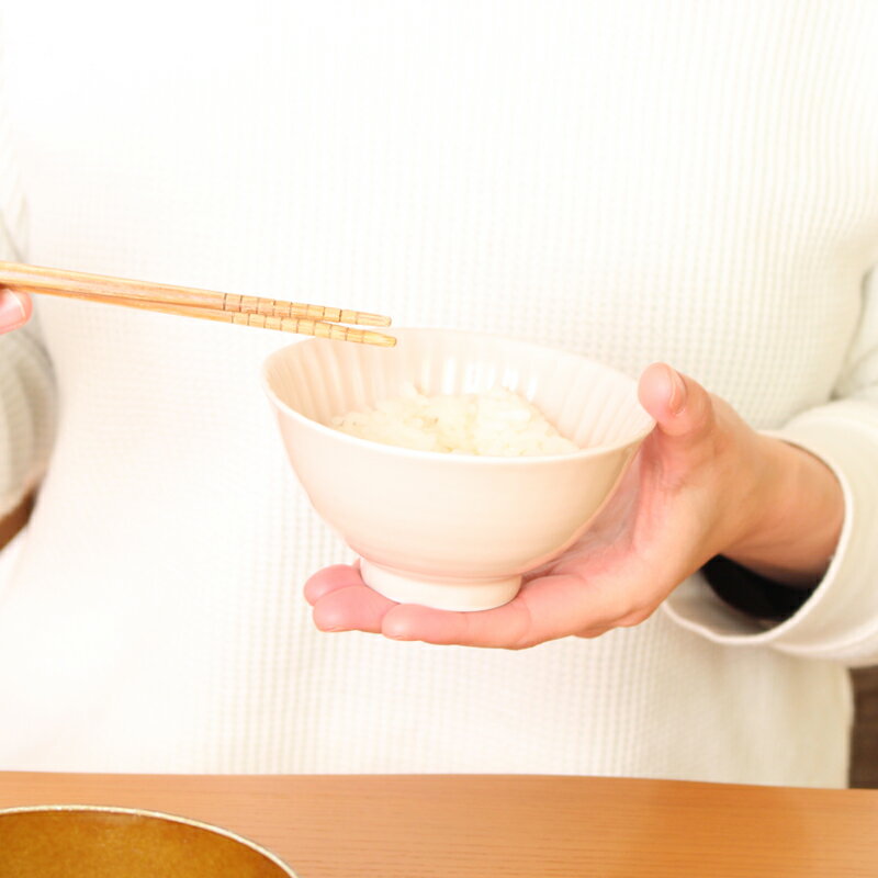 【 小さめ！しのぎ 茶碗 （小） ピンク 】 波佐見焼 和食器 ごはん茶碗 おしゃれ 一龍陶苑 しのぎ 茶わん 桜色 子供 女性 いちりゅう 結婚式引出物ギフト！ 食器 内祝い はさみやき 北欧 和食 洋食 器 有田焼