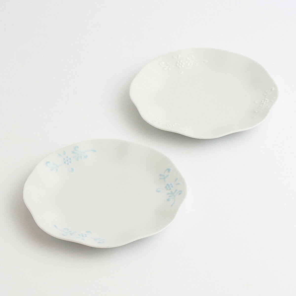 【30％OFF】【 スワトウ 花小皿（淵） 】 波佐見焼 一龍陶苑 手描き 皿 白い皿 ハンドメイド いちりゅう 結婚式の引出物やギフト！食器 おしゃれ 内祝い はさみやき 北欧 ギフト 有田焼