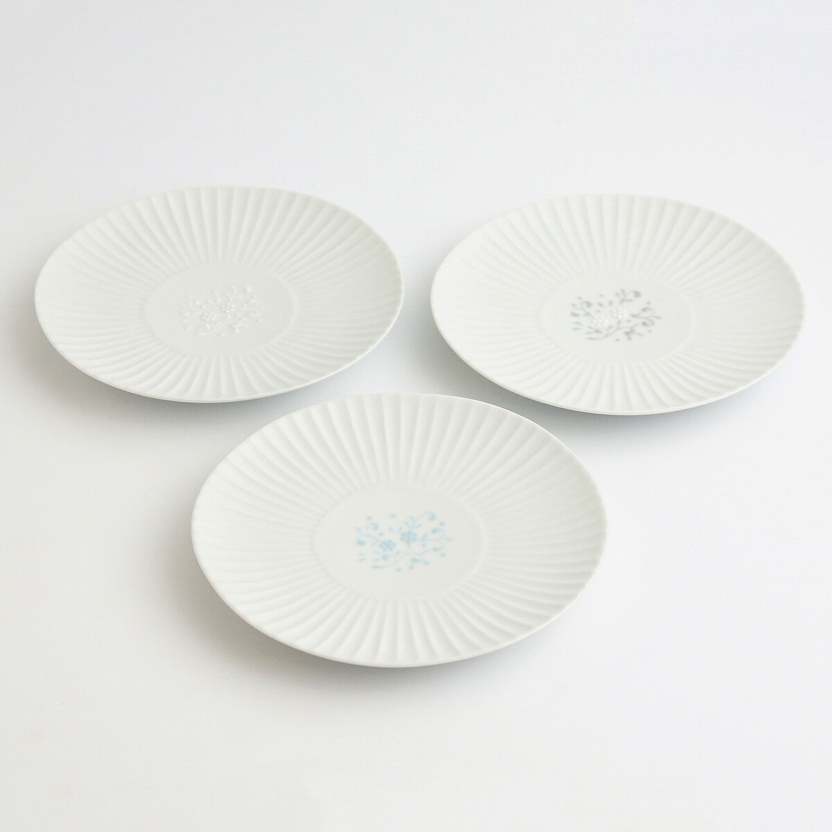 【30％OFF】【 スワトウ しのぎ 中皿 】 波佐見焼 和食器 おしゃれ 一龍陶苑 手描き 皿 白い皿 プレート ハンドメイド いちりゅう 結婚式の引出物やギフト! 食器 内祝い はさみやき 北欧 ギフト 有田焼