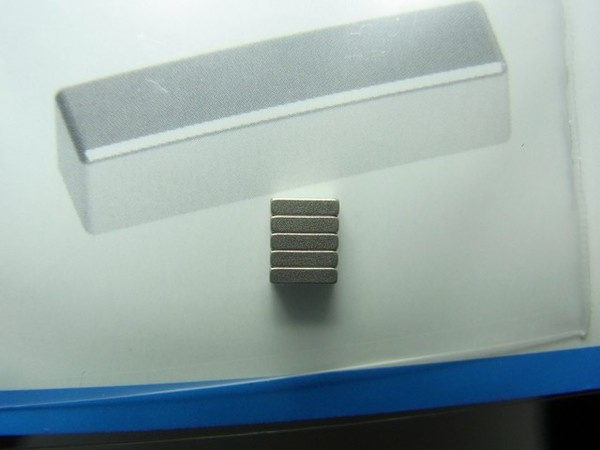 ネオジウム磁石　角型　10個入　1mm×4mm×1mm