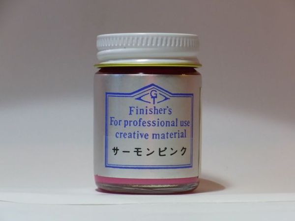 発色の良いやわらかい感じのピンク、シトロエン、ルノーなどの仏車にぴったり赤や白を入れることによって内装、服、壁などのジオラマにも使えます