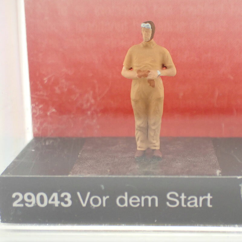 スタート前のレーサー (塗装済み完成品 HO 1/87)【プライザー preiser 59000029043】