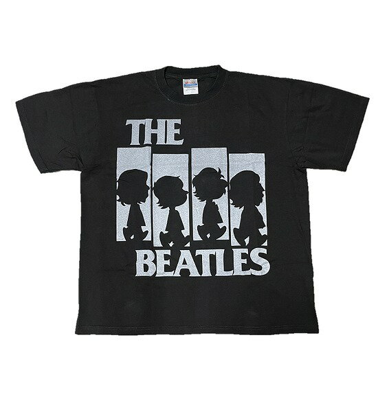 THE BEATLES SNOOPY ビートルズ スヌーピー コラボ Tシャツ アビイロード ABBEY ROAD PEANUTS バンドT ロックT 半袖 メンズ ブラック 黒 キャラクター プリント ストリート 90s 人気 おしゃれ ユニセックス 春夏 送料無料 音楽 ファン必見 コレクター ギフトにもおすすめ