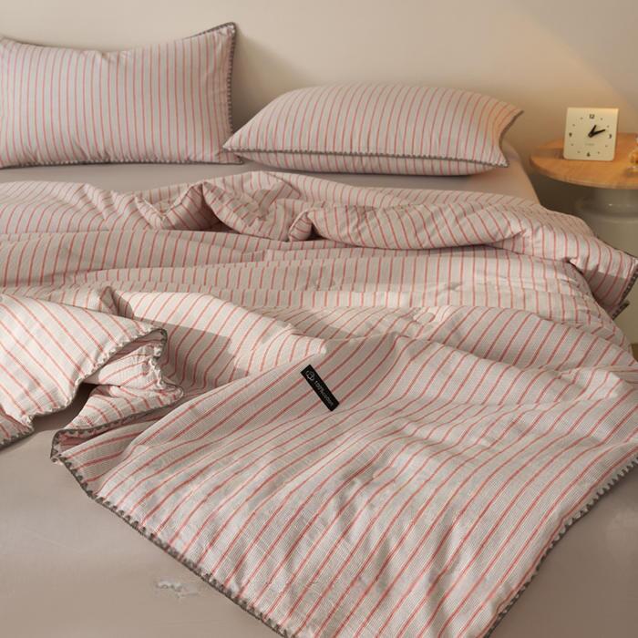 商品詳細特徴ストライプ柄が特徴の夏用掛け布団は、軽やかで快適な睡眠を提供します。洗える素材で清潔を保ちやすく、春夏に最適です。オシャレなデザインで、寝室をスタイリッシュに演出します。素材コットンサイズ掛け布団:150cmX200cm掛け布団:200cmX230cmHOTワード原産国中国製ストライプ 夏布団 掛け布団 肌掛け布 インテリア 寝具 収納 豊富 A B C D E 110X150cm 150X200cm 200X230cm 枕カバーx2