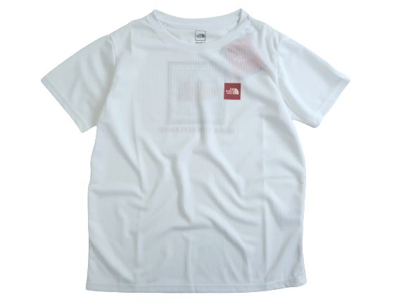 THE NORTH FACE ノースフェイス REGULAR FIT ロゴプリント メッシュストレッチ クルーネック　Tシャツ カットソー ウェア NGK69C00 ホワイト 85(XS)-01 90(S)-02 105(XL)-03▲022▼30428k08THE NORTH FACE ノースフェイス REGULAR FIT ロゴプリント メッシュストレッチ クルーネック　Tシャツ カットソー ウェア NGK69C00 ホワイト 85(XS)-01 90(S)-02 105(XL)-03▲022▼30428k08 コメント ■THE NORTH FACE 1968年アメリカ、カリフォルニア州でダグ・トンプキンスにより創業されたアウトドアブランド。 真の機能性の追求と自然との共存を目指して、すべての製品を開発している。 山岳で登山が難しい北壁のことを指すノース・フェイスがブランド名の由来。 ■ NGK69C00 ロゴプリントを施したメッシュTシャツです。 通気性の良い生地を使用しており、アクティブなシーンに最適な1着です。 生産国 サイズ 85(XS) / 90(S) / 105(XL) 実　寸 85：着丈57cm 身幅47cm 肩幅39cm 袖丈17.5cm 90：着丈62cm 身幅49cm 肩幅41cm 袖丈19.5cm 105：着丈68.5cm 身幅57cm 肩幅49cm 袖丈22cm 　※誤差はご了承くださいませ。 カラー ホワイト 素　材 ポリエステル100％※韓国規格製品の為、品質表示はハングル表記となります。 付属品 下げ札（切り取り有） 参考定価 － 商品状態 新品・未使用※素材特有・展示による微細な擦れや小傷、保管・梱包に伴う皺等はご了承ください。 《発送地》 〒359-1166 埼玉県所沢市糀谷154-2 こちらの商品へのお問い合わせは下記までお願いいたします。 TEL：04-2946-7494 mail：info.m@komori-shoji.co.jp 商品を探す ブランドで探す >> カテゴリーで探す MEN >> カテゴリーで探す WOMEN >> お買い物ガイド 2点以上お買い上げで送料無料（沖縄・離島を除く） 14時までの決済確定で当日発送（土日祝・イベント時を除きます） お支払い方法 >> 配送について >> 返品・キャンセルについて >> 注意事項 >>