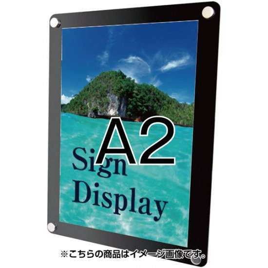 &nbsp;■製品仕様●対応サイズ＝A2(420mm×594mm)●面板サイズ＝490mm×664mm●重量＝2.4kg●面板＝前面：アクリル透明2mm厚（面取り・研磨加工済み・角R加工）背面：アルミ複合板黒3mm厚（面取り・角R加工）●化粧ビス＝φ20アルミ製／アルマイト仕上／4ヶ付●ポスターサイズ＝A2(W420mm×H594mm)※屋内専用