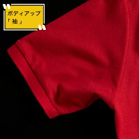 還暦祝い、プレゼント。父母友人上司に、赤いポロシャツの袖のアップ