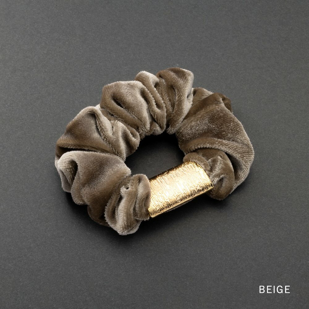 【2点10%OFF★クーポン配布中】 シュシュ ヘアゴム ベロア メタル 凹凸加工 ベルベット 小さめ ヘアアクセサリー 髪留め まとめ髪 光沢感 大人 ブラック ベージュ ネイビー