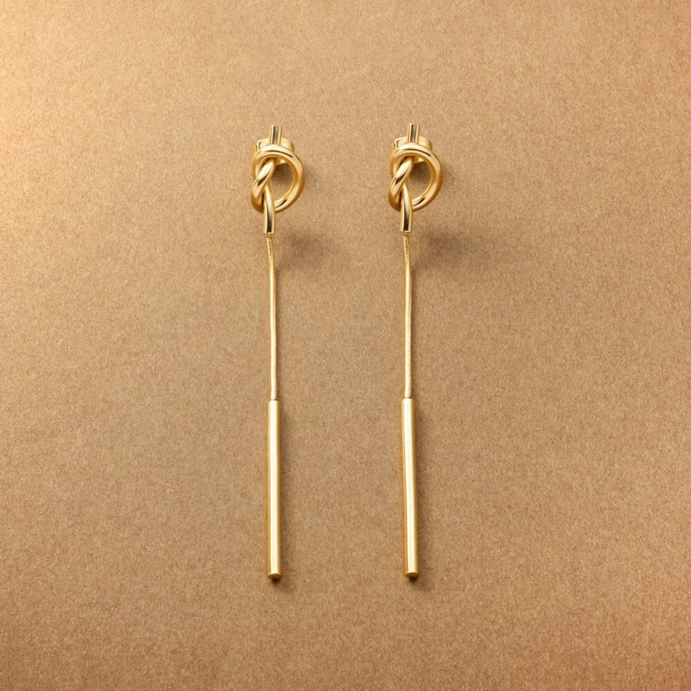 【ゆうパケット送料無料】 ステンレス製 ピアス 金属アレルギー つけっぱなし サージカルステンレス レディース 揺れる ノット 結び目 バー 大人 シンプル ゴ...