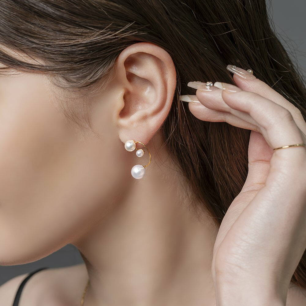 【ゆうパケット送料無料】 ピアス 金属アレルギー ニッケルフリー 18kコーティング チタンポスト レディース パール ドローイングライン 変形 スタッドピアス 大人 華奢 ゴールド シルバーのサムネイル