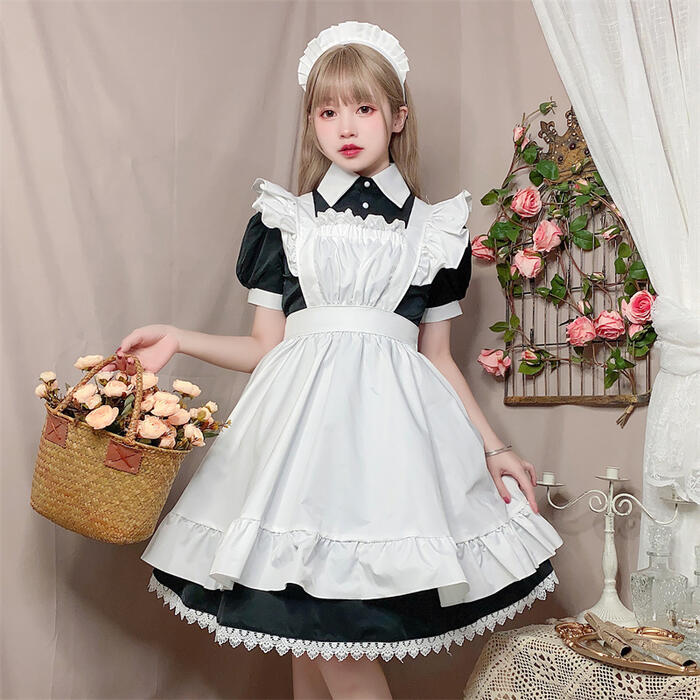 ～商品説明～ キュートなメイドワンピースです☆ ふんわりパフスリーブも萌えポイント！ スカート回りはレースでエレガントに☆ 定番の白黒デザインが一番可愛い♪ エプロンもヒラヒラ花びらのような仕上がりに。 厚めの生地で、形のラインがきれいにでます。 注：本商品はへアドレス＋エプロン＋ワンピースのセットです。他の商品は含まれません。 長袖のご購入はこちらの商品番号を検索：A070064 ■お届けについて 即納（2－5日でのお届け） ◆カラー：ブラック ◆サイズ： M，L，XL，2XL，3XL サイズ バスト 肩幅 ウエスト スカート丈 M 88 39 70 92 L 92 40 74 93 XL 96 42 78 94 2XL 100 44 82 95 3XL 104 46 86 96 単位：cm ◆素材：ポリエステルとスパンデックス混紡 ◆商品番号：A070062 関連キーワード ロリータ ゴスロリ ゴシック ロリィタ フェミニン 華ロリ 甘ロリ ゴシックロリータ 可愛い 小悪魔 ゆめかわいい ワンピース ブラウス トップス スカート ボトムス ドレス 帽子 ヘッドドレス カチューシャ タイツ ニーハイ ニーソックス バッグ ロング 半袖 七分丈 長袖 オフショルダー レース フリル コスプレ コスチューム 学園祭 舞台 イベント ハロウィン ハロウィーン パフスリーブ レディース 女の子 麦わら 姫袖 姫カット セーラ ロリータファッション ロリータ服即納 ロリータ 高品質 メイド ワンピース コスプレ 可愛い メイド喫茶 メイドカフェ 制服 エプロン レディース 3点セット 衣装 ロリィタ Lolita ゴスロリ ゴシック 甘ロリ ゆめかわいい 萌え コスチューム 仮装 イベント パーティー 飲食店 クラブ パフスリーブ ふんわり スカート エレガント 白黒 モノトーン シンプル ヒラヒラ レース ヘアドレス付き 白黒 定番