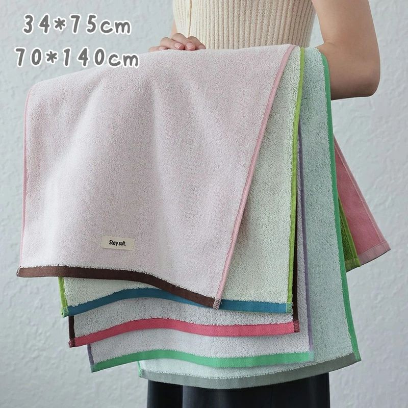 商品説明 商品内容 タオル 素材 コットン 生産国：中国 サイズ 34cm*75cm 70cm*140cm カラー （写真をご参照） 注意書き（購入前に必ずご確認ください） ※商品写真は、できる限り現品を再現するように画像処理などの補正を行っておりますが、ご利用のモニターや環境により差異が生じます。予めご了承ください。 ※生地の特性上、多少ニオイがある場合がございますが、日陰干しで数日干していただくか、あるいは数回ご使用していただく間に、 ニオイは気にならなくなります。 ※上記の数値は、実測によるものです。多少の誤差はご容赦ください。 ※仕様は予告なく変更される場合があります。（ご使用に差し支えない程度） その他 *当店でご購入された商品は、原則として、「個人輸入」としての取り扱いになり、中国からお客様のもとへ直送されます。 *通関時に関税?輸入消費税が課税される可能性があります。 課税額はご注文時には確定しておらず、通関時に確定しますので、商品の受け取り時に着払いでお支払いください。詳細はこちらご確認下さい。※備考：本商品には関税はかかりませんので、ご安心ください。 *個人輸入される商品は、全てご注文者自身の「個人使用?個人消費（日本に居住する者に寄贈される物で、当該寄贈を受ける者の個人的な使用に供される場合を含みます。）」が前提となります。第三者への譲渡?転売が法令で禁止されるもの（医薬品、医薬部外品、化粧品等を含みますが、これに限られません。）もございますのでご注意下さい。 *一部商品は国内の提携先倉庫から配送されます。 *国内配送の商品は国内でのお買い物と同じく消費税が発生いたします。関税はかかりません。商品説明 商品内容 タオル 素材 コットン 生産国：中国 サイズ 34cm*75cm 70cm*140cm カラー （写真をご参照） 注意書き（購入前に必ずご確認ください） ※商品写真は、できる限り現品を再現するように画像処理などの補正を行っておりますが、ご利用のモニターや環境により差異が生じます。予めご了承ください。 ※生地の特性上、多少ニオイがある場合がございますが、日陰干しで数日干していただくか、あるいは数回ご使用していただく間に、 ニオイは気にならなくなります。 ※上記の数値は、実測によるものです。多少の誤差はご容赦ください。 ※仕様は予告なく変更される場合があります。（ご使用に差し支えない程度） その他 *当店でご購入された商品は、原則として、「個人輸入」としての取り扱いになり、中国からお客様のもとへ直送されます。 *通関時に関税?輸入消費税が課税される可能性があります。 課税額はご注文時には確定しておらず、通関時に確定しますので、商品の受け取り時に着払いでお支払いください。詳細はこちらご確認下さい。※備考：本商品には関税はかかりませんので、ご安心ください。 *個人輸入される商品は、全てご注文者自身の「個人使用?個人消費（日本に居住する者に寄贈される物で、当該寄贈を受ける者の個人的な使用に供される場合を含みます。）」が前提となります。第三者への譲渡?転売が法令で禁止されるもの（医薬品、医薬部外品、化粧品等を含みますが、これに限られません。）もございますのでご注意下さい。 *一部商品は国内の提携先倉庫から配送されます。 *国内配送の商品は国内でのお買い物と同じく消費税が発生いたします。関税はかかりません。