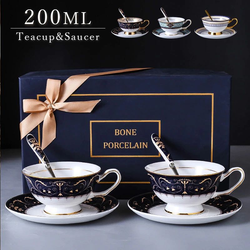 商品情報商品詳細セット内容1．カップ?200ml*22．ソーサー*23．スプーン*2ギフト用途ギフト gift プレゼントに最適 プチギフト 贈り物 ギフトセット お祝い お土産 お礼 お返し お配り 記念品 景品 粗品 ノベルティ 誕生日謝恩会 生活雑貨 御年賀 お年賀 バレンタイン ホワイトデー 卒園 ギフト プレゼント 贈り物 母の日 母の日のプレゼント 母の日ギフト クリスマス クリスマスプレゼント 誕生日 誕生日プレゼント バースデー 新築祝い 引っ越し祝い 引越し祝い 引越祝い 新築祝い 卒業 退職 入園 入学 就職 母の日 父の日 敬老の日 クリスマス 実用的 おしゃれ オシャレ お洒落 キレイ 綺麗 かわいい 可愛い おすすめ 彼氏 彼女 妻 夫 奥さん 旦那 嫁 男性 女性 両親 祖父母 おじいちゃん おばあちゃん お父さん お母さん 自分用 家族 自分用 家族注意事項*当社の製品に関するご質問は、当社にお問い合わせください、弊社は24時間以内にお客様に返信いたします。*実物に近い色を画像で表現していますが、撮影環境、お使いのディスプレイなどの条件によって多少の誤差が生じる場合がございます。*サイズは、実寸サイズを測っているため多少誤差の場合がございます。*商品を発送後の送付先の変更、受取日時変更等には追加送料が発生する場合がございます。*離島他の扱い 離島・一部地域は追加送料がかかる場合があります。*電子レンジを使用することで火花が出たり、塗装がはがれる恐れがあるためご使用いただけません。予めご了承下さいませ。*食器洗い機で洗浄する際に、摩擦や高温によって剥がれる可能性がございますので、ご了承ください。非常に美しく精巧な商品でございますので、手洗いをお勧めいたします。「porcelain ポーセリン」 ティーカップ＆ソーサー(リー)200ml ペア 【ボックス付】 2客セット おしゃれ かわいい 花柄 洋食器 紅茶カップ コーヒーカップ ギフト プレゼント 結婚祝い お祝い 内祝い 食器 皿 器 お皿 カップ コップ マグ スープカップ ソーサー 中皿 ケーキ皿 取り皿 うつわ 北欧 食卓 キッチン おうちカフェ ティーセット誕生日 結婚式ギフト 5