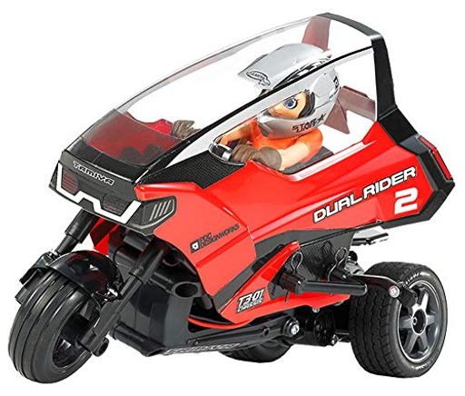 車体を傾けてのコーナリングが楽しい3輪RCカー、トリプルホイールシリーズ第2弾は大型キャノピーが特徴的な近未来のデュアルパーパス・シティコミューターをイメージしたボディが注目。 ※この製品にはRCメカ、走行用バッテリー、送信機、送信機用バッテリー等は含まれておりません。 主な製造国:フィリピン 電池種別 :電池は別売りのため別途ご購入ください。