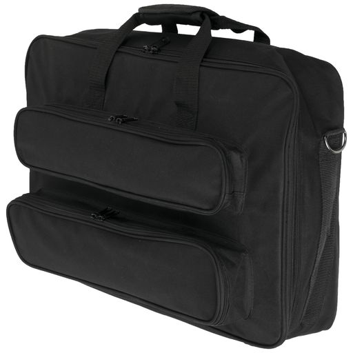 エフェクターやMTR、ミニキーボード等が収納可能なギグケース。 肉厚なクッションでエフェクターを守り、持ち運びの際や自宅での保管時に重宝します。 肩掛け・手さげに対応し、持ち運びの際にも便利。 小物を収納できるポケットや、内側のサイズを調整できる仕切り付き。 サイズ:540(W)x350(D)x100(H)