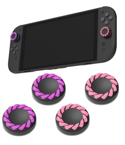 🎮【多機種対応】SWITCH 2JOY-CON/SWITCH 有機EL/XBOX ONE/PS4/PS5コントローラーに対応アナログジョイスティックカバーです。ゲームの操作性を向上させることができ、どんなゲームでも優れたパフォーマンスを発揮し、また万能なアクセサリーです。(星(塗り潰し)ご注意:1むらさき*2 ピンク*2の4個キット 2ゲームハンドルは含まれておりません) 🎮【修理・交換用】ジョイスティックカバーの代替品です。ニンテンドースイッチ2JOY-CONのアナログスティックカバー部分が外れ紛失たり壊れたり汚れたりしたとき、 アナログスティックが剥き出しになり、見た目も操作性も損なわれてしまって、こちらのSWITCH 2スティックカバーを交換してください。 🎮【良質シリコン】SWITCH2スティックキャップは純正と同じ品質、高品質のシリコン製で、柔らかくて耐久性に優れています。スティックの使用による傷、ホコリ、汚れなどを防ぎます。