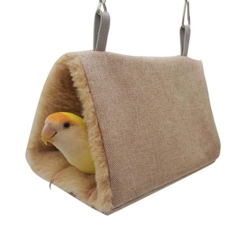 インドア 【2つの使い方】:鳥たちの寝床は、温かみのある柔らかい素材で作られており、ペットを快適に保ちます。お手入れも簡単で、小動物の爪が引っ掛かることもありません。 【防寒対策】:アウターには、厚手でふわふわとした通気性の良い生地を使用しており、ペットを冷気から守りながら保温してくれます。 柔らかく快適、防風、暖かく、強力なサポート、ペットを暖かく保つことができます。 睡眠の質が良ければ良いほど、ペットは健康的になります。 【安全で開放的なデザイン】:三角ハウス、私たちの巣は両サイドに開いています、あなたのオウムが簡単に出入りすることを可能にし、オウムが尾に折りたたまれることなく出入りすることを可能にします。あなたの小動物は眠ったり、その中に隠れたりしたいと思うでしょう。 【フックとチェーン付きの設置】:鳥たちの寝床は、フックとチェーンが付属しているため、簡単に設置?移動できます。開放型のデザインで出入りがスムーズになり、インテリアにもマッチします。 【サイズ&amp;適用対象】:M:鳥たちの寝床のサイズは22x13x14cmで、フック付きで高さ約21cmです。