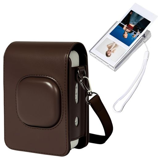 【互換】本ケースは 互換 富士フイルム Instax LiPLAY カメラ用 で、正確にフィットする設計です。使用中に取り外すことなく、すべてのボタン、ポート、回転式スクリーンへスムーズにアクセスできます。 【素材】高品質なPUレザーを使用し、内側にはやわらかなライニングを備えています。日常的な使用による擦れやホコリからカメラを保護し、落ち着いた外観を保ちながら使用できます。 【携帯に便利】付属の調節可能なショルダーストラップにより、撮影時の持ち運びが快適に行えます。ケースと同素材のPUレザーを使用しており、撮影スタイルや好みに合わせて簡単に取り付け・取り外しが可能です。 【ギフトにおすすめ】本セットには保護ケース1点とフォトボックス1点が含まれており、写真愛好家やコンテンツクリエーターへのギフトとして適しています。カメラを保護しながら、整理された見た目で作品をディスプレイしたい方におすすめです。 【実用的なフォト収納セット】保護ケースに加え、最大20枚の写真を収納できる透明PC製フィルムボックスが付属しています。外出先での持ち運びや保管時に、写真を擦れや折れから守り、きれいな状態を保つのに役立ちます。