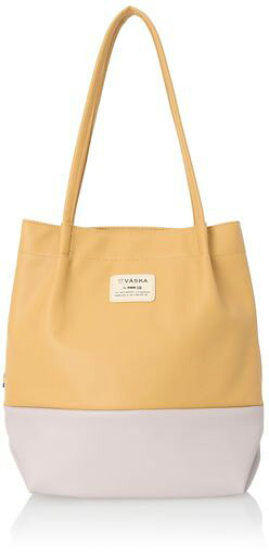 ■サイズ : (W)26x(H)18x(D)9.5cm ■素材:合皮(合成皮革・フェイクレザー) ■カラー:ブラック(黒単色)、イエロー(黄色・グレーのバイカラー)、グリーン(ナチュラルグリーン・モカブラウンのバイカラー) ■手触りの良いソフトな合皮を使用し、軽量・コンパクトに仕上げたバッグシリーズ。 ■綺麗め&amp;カジュアル感を両立したシンプルかつフェミニンデザイン。 ■北欧ブランド『 moz(モズ) 』のセカンドライン「VASKA by moz (ヴェスカ モズ)」から、軽量&amp;きれいめデザインの新シリーズが登場。素材には柔らかな合皮を使用し、使いやすく軽量に、日常使いしやすく仕上げました。シンプルかつ上品なカラーリングとデザインで、通勤やオフィスコーデにも合わせやすい!ベーシックなブラック単色の他、フェミニンなパステルカラーの2色を揃えました。 【 VASKA by moz(ヴェスカ バイ モズ) 】北欧・スウェーデンの人気ブランド「moz(モズ)」のシンボルキャラクター“エルク”は、人懐っこいけれど恥ずかしがり屋で不器用なヘラジカ。