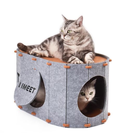 猫の家、猫のおもちゃ、猫のマット 【製品仕様】本体サイズ:長 57cmx 幅 31.5cmx 高 30cm、材質の厚み:0.8cm,耐荷重:15kg。 【四季通用&amp;収納便利】この半密閉型ペットベッドは、夏は通気性に優れ、冬は暖かく快適なので、四季を通してお使いいただけます。使わない時は、上下のフェルト生地を分けて折りたたんで収納できるので、省スペースです。 【遊び方】LIMEETPETは猫の自然な好奇心に基づいて開発されました。探索、穴掘り、かくれんぼなど、猫本来の本能を存分に発揮できます。複数の弾性穴が通行を容易にするように設計されています。複数を重ねるとキャットタワーになります。爪とぎ、キャットハウス、キャットトンネルとして機能し、猫ちゃんにさらなる楽しみを提供します。 【素材の清潔さ】人工ポリエステル繊維フェルト製で、無臭、非揮発性、環境に優しい素材です。エンジニアリング遮音綿としてよく使われています。フェルト素材は水洗いでき、洗濯後は自然乾燥できます。洗濯機での洗濯はできませんが、アイロンがけは可能です。日常の猫の毛は粘着ローラーや掃除機で掃除できます。