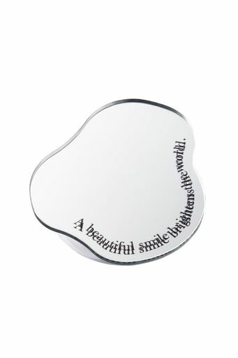 もっと、自分だけの「好き」を選びたい。そんな想いに応えるアクセサリーで、お気に入りの毎日を。スマートデバイスと私をつなぐ、&amp;meです。 スマートフォンの落下防止やスタンドとして使えるスマホ用グリップです。 グリップを指で挟んだり通し...