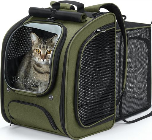 【サイズ情報】外形サイズ:42 x 32 x 26 cm - 体重6kgまでの猫や小型犬に最適です。特に体重3-5kgで体長40cm未満のペットに適しています。広々とした内部空間で自由に動き回れます。ご購入前には必ずサイズ測定を行い、愛寵にぴったりのフィット感と快適なお出かけを実現しましょう。 【透明換気設計】日差しから好奇心旺盛なペットを守ります。キャリア前面に設けられた透明窓は、ペットが外の景色を眺めながら好奇心を満たせるほか、飼い主様もペットの様子をいつでも確認可能。側面メッシュ窓で熱気がこもらず快適な通気性を確保。日よけロールカバー付きで、日差しから守るだけでなく、臆病な子のための落ち着ける隠れ家にもなります。 【安定性と快適性を兼ね備えたフレーム】頑丈な金属フレームが潰れることを防ぎ、たっぷりの行動空間を確保。安定した構造で圧迫感を軽減し、短い散歩から長旅までペットのリラックスを守ります。 【人間工学に基づいたキャリーシステム】3Dメッシュバックパネルと広幅ショルダーベルトで負担を分散。調整可能な胸ベルトとウエストベルトで揺れを最小限に抑え、安定性を確保。