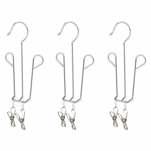 【高品質の素材】衣類乾燥シューズラックはステンレス鋼でできており、厚くて頑丈で、耐荷重能力が強く、変質や錆びにくいです。多くのプラスチックハンガーは色落ちしやすく、日光にさらされると変形する可能性がありますが、このステンレス製のシューズハンガーは色落ちせず、寿命が長く、ほぼ毎日浴びる太陽や雨に耐えて、末永くお使いいただけます。 【迅速な排水と乾燥】シューズハンガーは優れた角度設計を採用し、脱水しなくても水が正常に排出され、濡れた靴や洗った靴を素早く乾燥させることができます。ブーツやスニーカーは、排水しやすい角度でシューズハンガーを吊るすことができ、内部が素早く乾くことができます。各靴乾燥ラックにはクリップが2つ付属しています、インソールも一緒に干すことができます。インソールも乾きやすくなり、衛生的に保てます。靴干しの都度、何本もハンガーやピンチを用意しなければならない手間から解放されます。 【ユニークなデザイン】靴ハンガーフックヘッドで保護キャップ付き、クリップは内側に曲がっていて、誤って指を傷つけたり、靴を傷つけたり、物干し竿から剥がれたりするのを防ぐことができます。