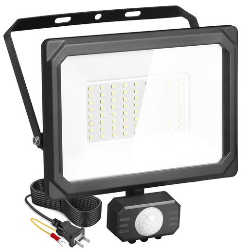 【高輝度&amp;省エネ性能】このLED投光器は、20W、30W、50Wの3つの出力オプションを用意しており、用途に応じて最適な明るさを選ぶことができます。LED技術による高輝度を実現しながらも、エネルギー効率が高く、長時間使用しても電気代の節約が可能です。特に、従来の照明に比べて消費電力を大幅に削減できるため、環境に優しく経済的な選択肢として人気があります。 【便利な人感センサー機能】人感センサーが搭載されており、人の動きを感知すると自動的に点灯します。感知範囲内で動作が検知されると、手動操作の必要なく点灯するため、暗い夜道や玄関前、駐車場での利便性が大幅に向上します。防犯対策にも効果的で、センサーライトが自動的に点灯することで、不審者の侵入を防ぐ抑止効果も期待できます。 【屋内外両方で使える防水設計】IP65の防水性能を備えており、雨や雪などの悪天候でも問題なく使用可能です。屋外の庭や駐車場、玄関はもちろん、屋内の廊下や倉庫、地下室など、さまざまな環境で使用できる万能な照明器具です。防雨設計により、長期間にわたって高い耐久性を維持し、どのような気候条件でも安心して設置できます。