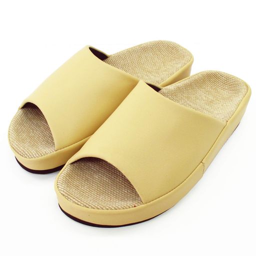 本体サイズ:約20x9x26cm 重量:約365g 素材:(甲・サイド)合皮 (中敷)ポリエステル (底)EVA樹脂 原産国:日本 適応サイズ :約25cm~25.5cm