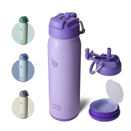 アウトドア、スポーツ、ハイキング、キャンプ 【二通りの飲み方ができる便利な蓋】Bottle Bottle水筒は、日常のさまざまなシーンで使いやすい二通りの飲み方ができる蓋を採用しています。直飲み口で水が飲めるだけでなく、ストローを使って飲むことも可能です。ボトルの蓋には持ち運びに便利な取っ手が付いているので、アウトドアやスポーツ時にも最適です。 【ユニークな底部収納スペース】Bottle Bottle水筒の底部には、実用的な収納スペースが隠されています。この取り外し可能なスペースは、薬やビタミン、ティーバッグなどの小物を収納するのにぴったり。使い勝手の良さと便利さが一体となったデザインです。 【長時間保冷・保温真空設計】真空断熱技術を採用したBottle Bottle水筒は、飲み物を長時間冷たいまま、または温かいままキープします。保冷効果は最大24時間、保温効果は最大16時間と、日中のどんな場面でもあなたの飲み物を理想の温度で楽しむことができます。 【安心の高品質素材使用】BOTTLE BOTTLEの水筒は、耐久性に優れた18/8ステンレス鋼を採用しています。