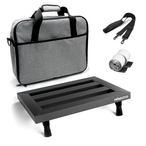 【軽量】超軽量アルミニウム合金材料を採用し、ボットのみ重量は0.66kgで、5-7個のエフェクタを置くことができる 【丈夫】精密に加工し、コーナーにかみ合い継手と特製ネジを使用し、全体がより丈夫で安定にしている 【使いやすい】繊細な黒の仕上げは傷がつきにくく、折りたたみ可能な脚による収納容量を削減できる 【高品質の収納バッグ】表面は耐摩耗キャンバス生地で、内部に緩衝充填物があり、手心地いい取っ手とサイド収納袋がある 【マジックシール付き】たっぷりの強力バックテープマジックシール、自由に組み合わせできる