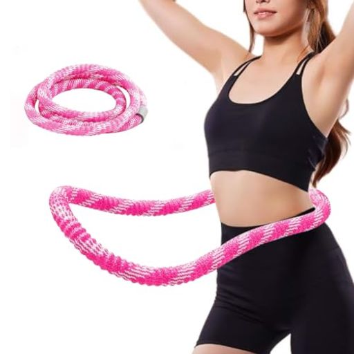 【15db静音式ソフトフラフープ/ダイエット器具として便利】:内部合金構造と外側布製素材により、回転時の摩擦音を抑えた静音タイプ。マンション環境にも取り入れやすく、早朝・深夜の運動にも配慮しやすい設計です。自宅で取り組める フラフープ や ダイエット器具 を探している方に適しています 【初心者・高齢者にも扱いやすいソフト仕様】:柔らかく弾力のある素材を使用し、腰への負担を感じにくいデザイン。安定して回しやすく、滑らかな回転をサポートします。腹部・腰まわりを刺激しやすい構造のため、 フラフープ ダイエット に取り組みたい初心者やシニアの方にも扱いやすい仕様です。 フラフープ ダイエット 用 を探している方にも向いています 【軽量&amp;スリム設計|持ち運びしやすく収納も簡単】:軽量でスリムな一体型デザインにより、ジム・公園・旅行先など、さまざまな場所へ持ち運びやすい構造です。車やバッグにも収まりやすく、日常の運動習慣に取り入れやすい ダイエット器具 として活用できます 【隙間のない安全設計|肉や衣類が挟まりにくい構造】:内部の金属芯をPVCで覆った一体型構造で、回転中に衣類や皮膚が挟まりにくいよう配慮されています。