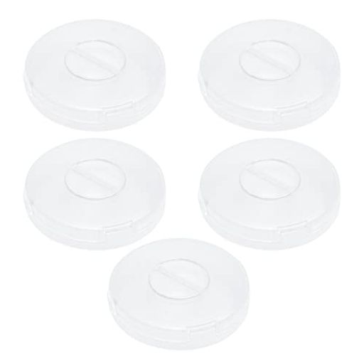 【サイズ】直径約6.2cm、高さ約1.2cm。 【コード巻き取り】スマートフォンの充電ケーブルやイヤホン、ヘッドフォンのコードを巻き取って収納するコードリール5個セットです。見た目のスマートさだけではなく、ケーブルやコードを保護する役目も担います。 【ケーブルワインダー】プレミアム素材で作られており、防水性と耐圧性があり、ヘッドフォンをよりよく保護できます。データケーブルの中央部分をボックスに固定します、カバーを閉じて、中央の溝を回転させます、両端のワイヤーが所定の位置に来るまで。 【小型軽量】軽量なので外出時にも負担になりません。ケーブルやコードでぐちゃぐちゃなりがちなデスクの上やカバンの中をすっきりまとめてくれるので、同僚や友人へのちょっとした贈り物にも最適です。 【整理整頓】デスク周りやパソコン周りのけーぶる収納、ケーブルまきとりができるので作業に集中することができます。