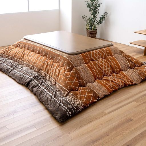 【商品説明】表地には肌触りの良い短毛マイクロファイバーを使用し、ふかふかの触り心地の商品です。 【ここがポイント1】撥水機能付きなので、水や汚れに強いです。小さなお子様やペットとご一緒のご家庭にオススメです。 【ここがポイント2】中綿は防ダニ機能と抗菌防臭機能があり、ダニを寄せ付けにくく嫌な臭いも防ぎます。 【洗濯表示】液温は40°Cを限度とし、手洗いができる。干し方=日陰のつり干しがよい。 【日本製】1枚1枚丁寧に国内で綿入れ加工をしているため、ふっくらとしたボリューム感のある仕上がりです。