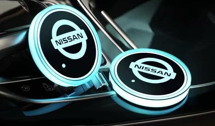 NISSAN（日産）日産エンブレムLEDドリンクホルダーレインボーコースター LEDカーカップホルダー