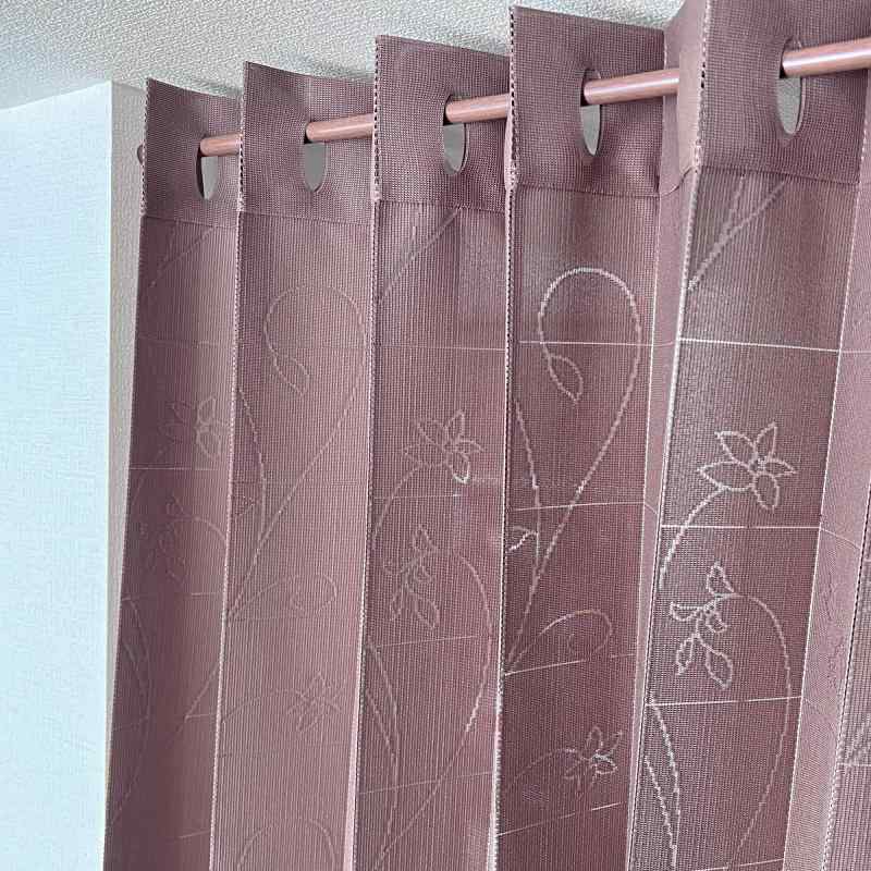 アコーディオンカーテン フローラ 250cm 150×250cm 間仕切り カーテン ロング のれん 花柄 おしゃれ ロング丈 暖簾 つっぱり パタパタ 目隠し 部屋 階段 玄関 リビング 遮熱 断熱 厚手 エコリエ 【サイズ】約幅150cm×丈250cm【素材】ポリエステル100％【生産国】日本【特徴】エコリエ／丈カット可／洗濯可【注意】ダンブル乾燥禁止／つっぱり棒は付属しておりません。