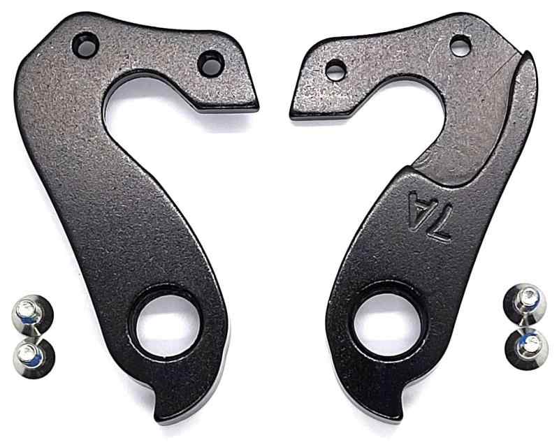 ディレーラーハンガー 2211個あたりの価格です(取付ネジ付属)。7A刻印のあるタイプです。全長約54mm取付部に歪みがあると取り付け出来ない場合が有ります。その場合は取付部を修正してから取り付けてください。バルク品の為、商品に小さなキズ等...