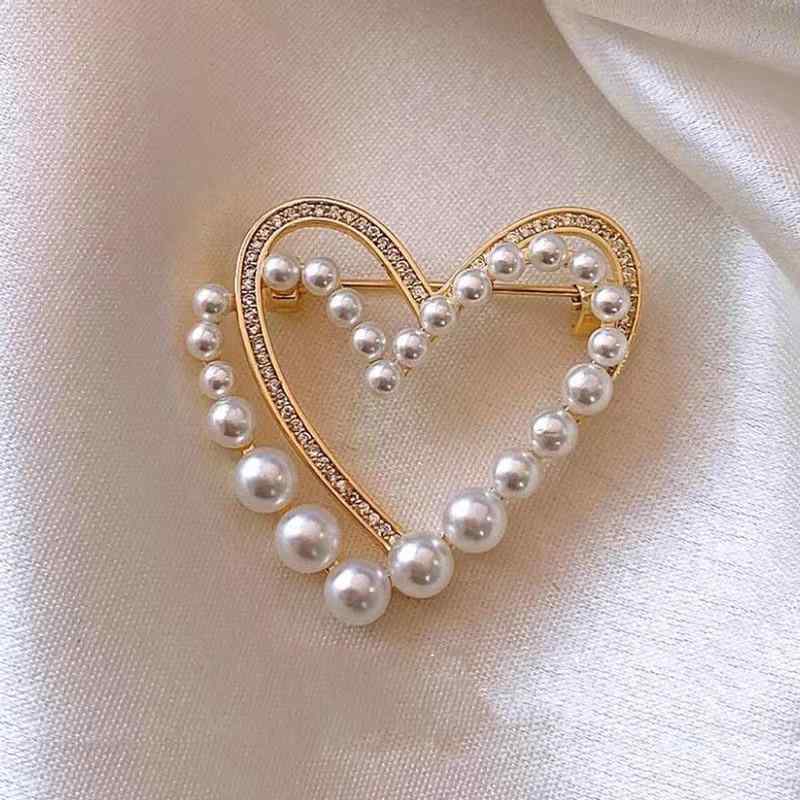 乐天商城 - ブローチ レディース パール 胸花 上品 春夏 スーツ アクセサリー 汎用 エレガント フォーマル ビジネス 普段使い フラワー モチーフ