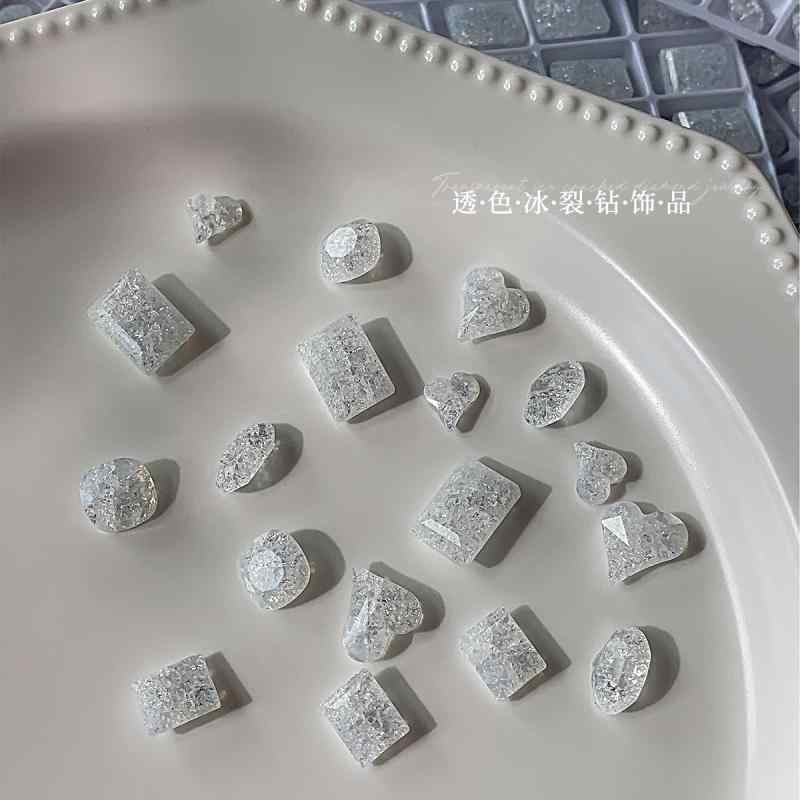 乐天商城 - ネイル デコレーション ジルコニア ハート型 クリアカラー 氷割れ模様 スクエア 尖底 キラキラ 軽量 高級感 爪 飾り アクセサリー ファッション アイテム 日常使い パーティー 対応 輝き 透明感 細工 精巧