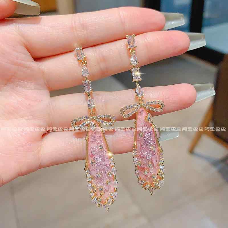 乐天商城 - イヤリング 女性用 ジルコニア 水滴型 水晶 ドロップ 高級感 輝き キラキラ 日常使い コーディネート アクセサリー