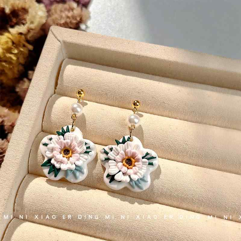 乐天商城 - 春夏 フラワー イヤリング 立体 桃の花 モチーフ ソフト陶器 ピンク系 リゾート スタイル かわいい アクセサリー 日常使い 軽量