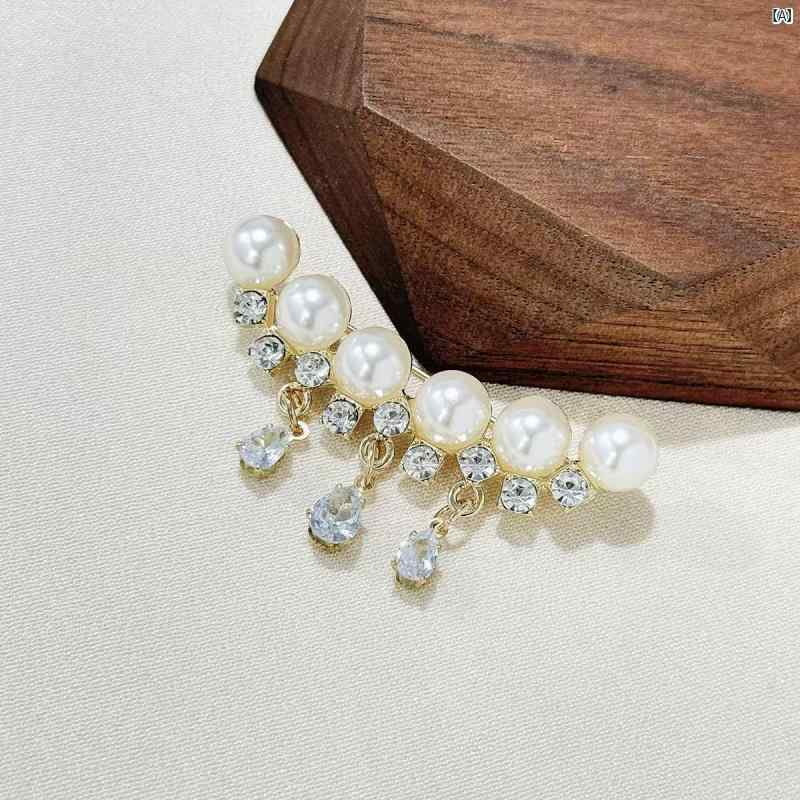 乐天商城 - ブローチ レディース パール タッセル ペンダント 高級感 洗練 コート スーツ 胸花 固定 光漏れ防止 アクセサリー 胸元飾り ファッション