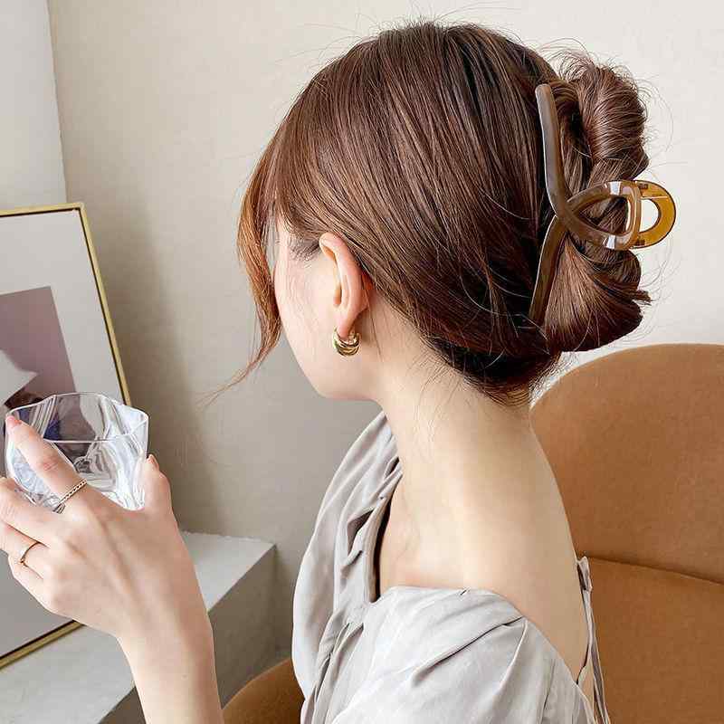 ヘアクリップ 女性用 大型 マットアクリル 魅惑的 気品 サメ型 後頭部用 髪留め ヘ...