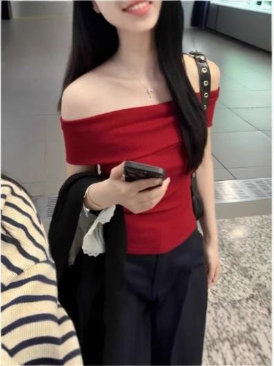 乐天商城 - Tシャツ レディース 夏 赤 オフショルダー 短袖 セクシー 肩出し スリム ボディ フィット ショート丈 ベーシック 合わせやすい カジュアル スタイル 軽量 伸縮性