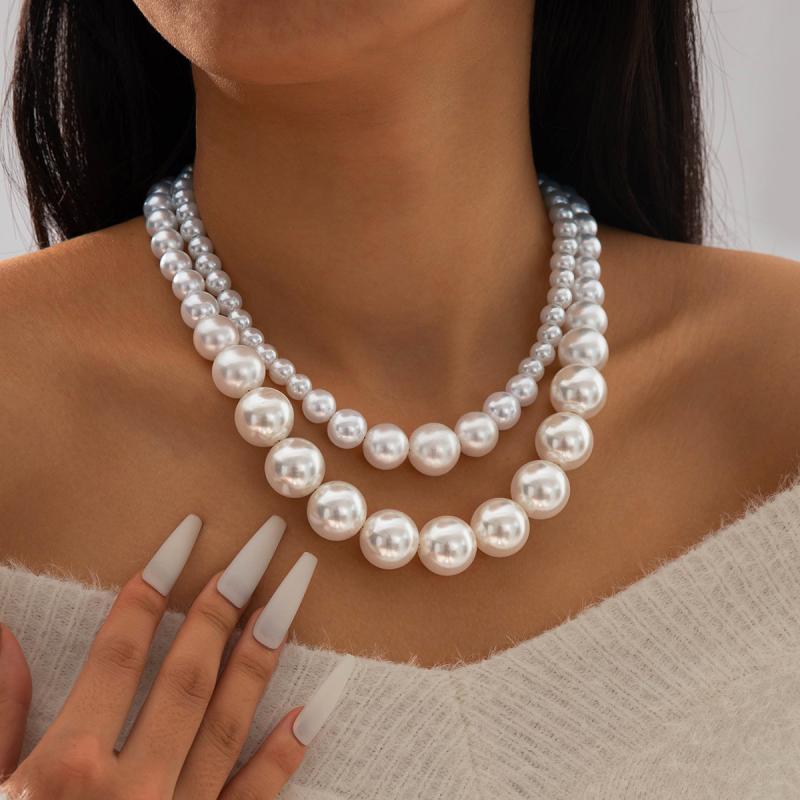 Women's Necklace and Earring Set, Pearl-Style, 2-Piece Set, French Style, Elegant, High-End, Sophisticated, Stylish, Perfect for Parties, Weddings, Dates, Special Occasions, Everyday Wear, and Formal Occasions. A Glamorous and Elegant Accent Piece.